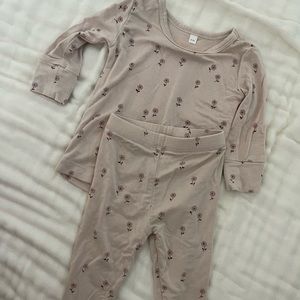 Quincy Mae 0-3 brand new flower set- soft bamboo stretch